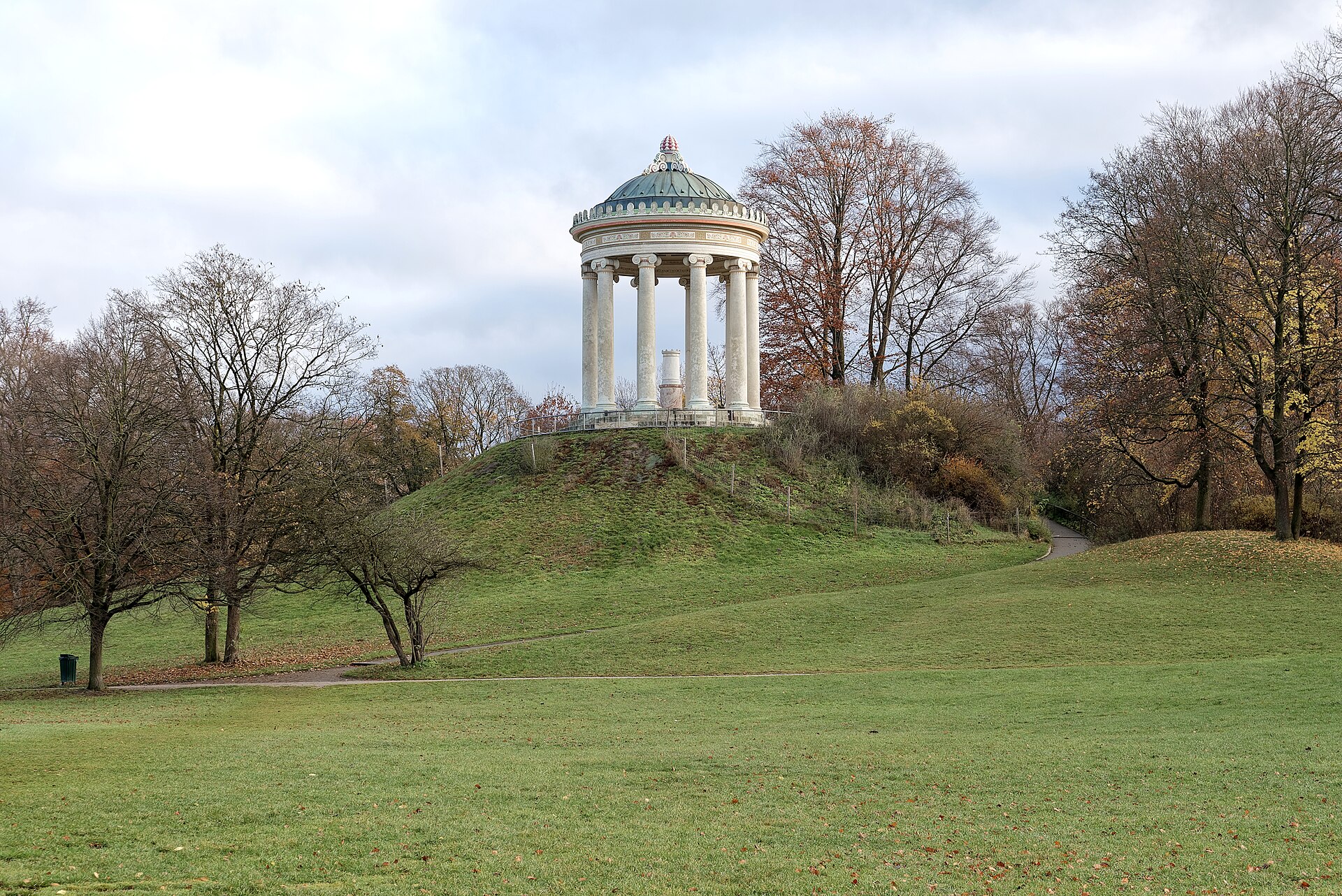 The Monopteros and the park in autumn