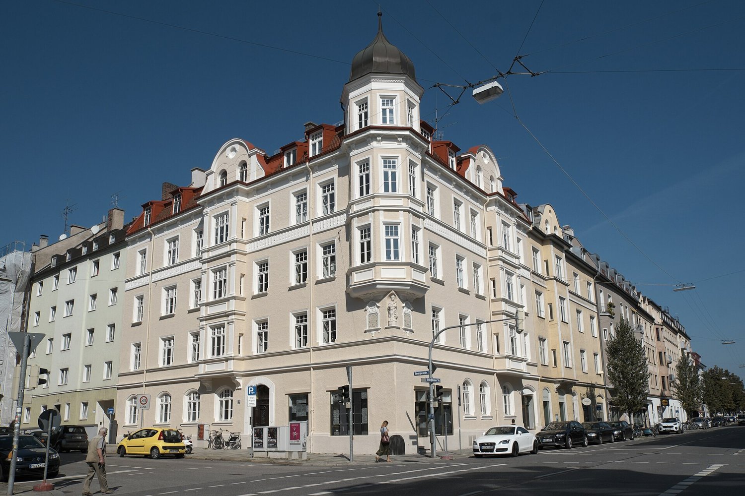 A corner apartment building in Schwabing-West