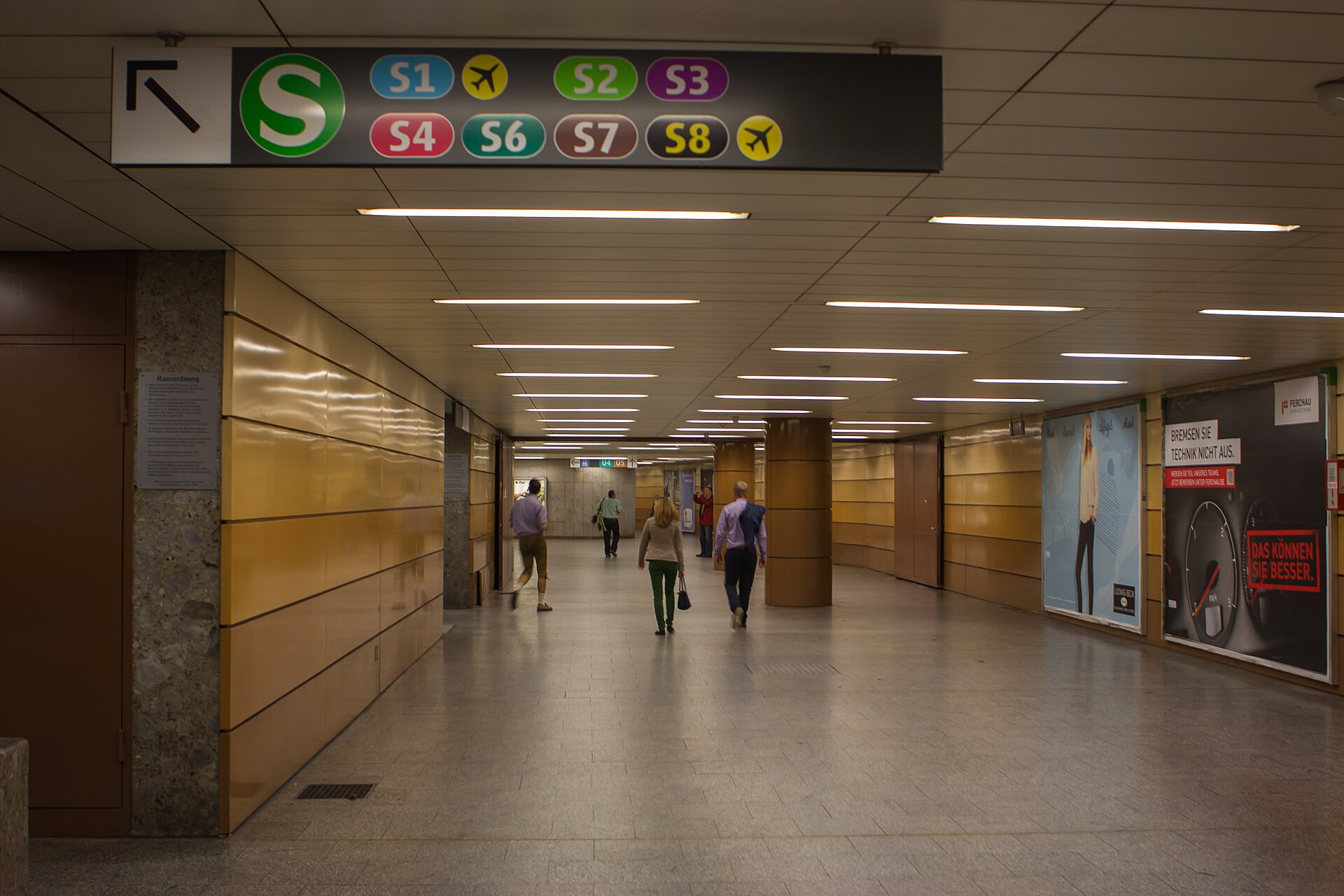 S-Bahn platform sign at a Munich station near the edge of MVV Zone M