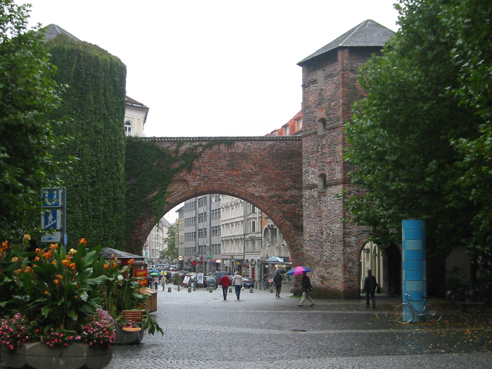Through the arch of the Sendlinger Tor
